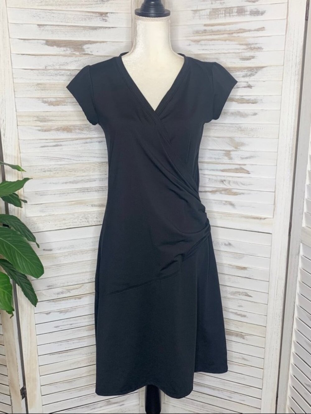 Athleta Nectar faux wrap style dress cap sleeves XSP stretch wrinkle resistant